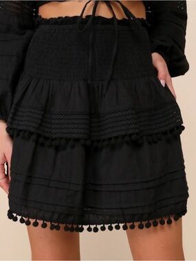 House of Harlow 1960 Women's Black Smocked Ruffle Mini Skirt Pom Pom Size Medium